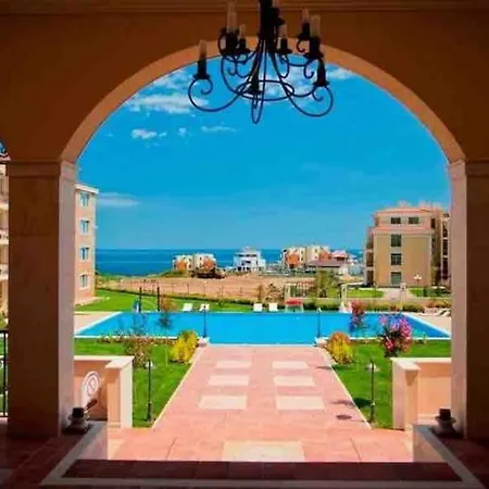 E32 Atia Chernomoretz Appartement *