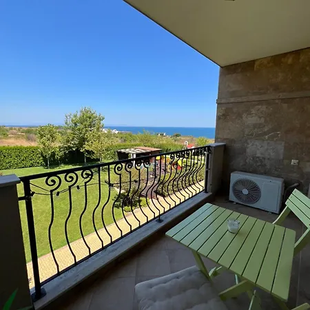 E32 Atia Chernomoretz Appartement *