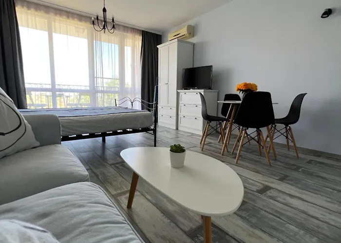 E32 Atia Chernomoretz Appartement *
