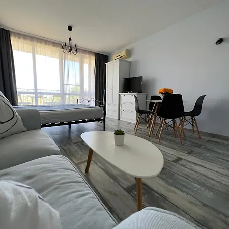 E32 Atia Chernomoretz Apartman *